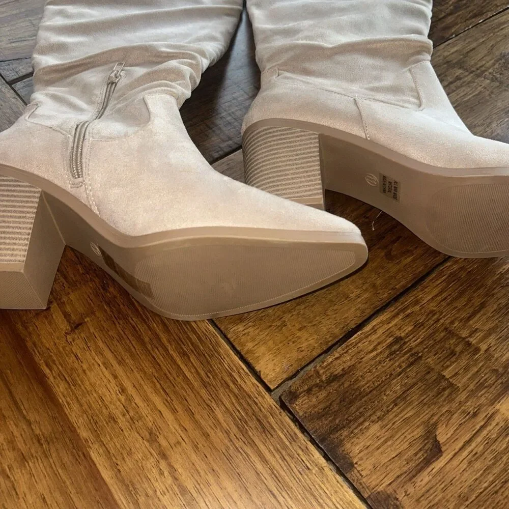Women's Tall Beige Boots Shoe Size 11 box 1